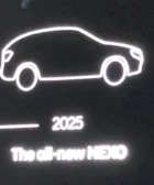 Silueta iluminada de un auto con texto "2025 The all-new NEXO".