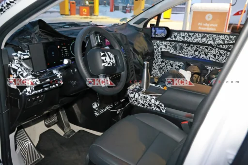 Interior de un coche con camuflaje en pruebas.