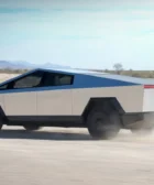 Tesla Cybertruck en el desierto